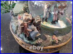 20,000 Leagues Under the Sea NAUTILUS DISNEY SNOWGLOBE SNOW GLOBE MUSIC BOX