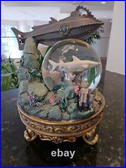 20,000 Leagues Under the Sea NAUTILUS DISNEY SNOWGLOBE SNOW GLOBE MUSIC BOX