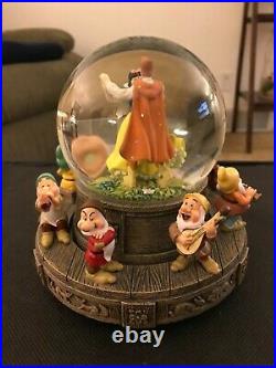 Bradford Exchange Disney Snow White And The Seven Dwarfs Musical Glitter Globe