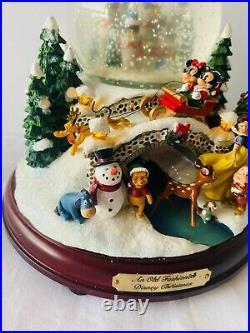 DISNEY An Old Fashioned Christmas Snow Globe Bradford Exchange Music & Lights A