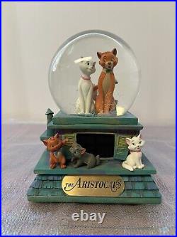 DISNEY Aristocats 40th Anniversary Snow Globe Music Box