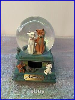 DISNEY Aristocats 40th Anniversary Snow Globe Music Box