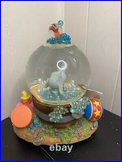 DISNEY DUMBO TAKES A BUBBLE BATH MUSICAL SNOW GLOBE (ROCK A BYE BABY) Brand New