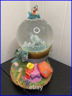 DISNEY DUMBO TAKES A BUBBLE BATH MUSICAL SNOW GLOBE (ROCK A BYE BABY) Brand New