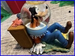 DISNEY GOOFY IN THE GOLDFISH BOWL MUSICAL SNOW GLOBE RETIRED Disneyland Rare