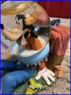 DISNEY GOOFY IN THE GOLDFISH BOWL MUSICAL SNOW GLOBE RETIRED Disneyland Rare