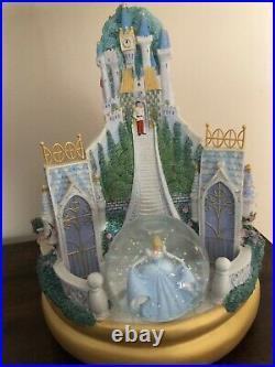 Disney 3 Scene Snow globe. Snow White, Sleeping Beauty, Cinderella Musical Spins