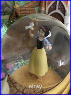 Disney 3 Scene Snow globe. Snow White, Sleeping Beauty, Cinderella Musical Spins