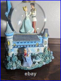 Disney Cinderella Castle Musical Snow Globe Dream Is A Wish Your Heart Makes