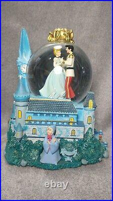 Disney Cinderella Castle Musical Snow Globe Dream Is A Wish Your Heart Makes vtg