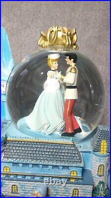 Disney Cinderella Castle Musical Snow Globe Dream Is A Wish Your Heart Makes vtg