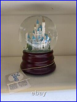 Disney Cinderella Castle Snow Globe Musical A Dream Is A Wish Your Heart Makes