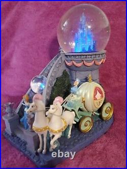 Disney Cinderella Staircase Snowglobe Musical Water Globe Lights Up! No yellow