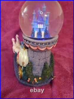 Disney Cinderella Staircase Snowglobe Musical Water Globe Lights Up! No yellow