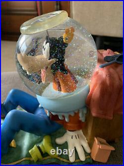 Disney Goofy Snowglobe Snow Globe Fish Bowl Musical