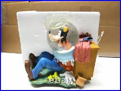 Disney Goofy Snowglobe Snow Globe Fish Bowl Musical Figurine Snowglobe