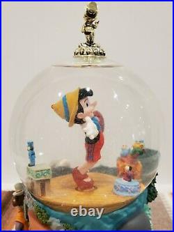 Disney Masters of Animation 9.5 Pinocchio Musical Water Globe. Ollie Johnston