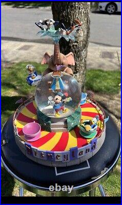 Disney Mickey Donald Goofy DISNEYLAND Music Box Spin Figurine Snowglobe