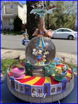 Disney Mickey Donald Goofy DISNEYLAND Music Box Spin Figurine Snowglobe