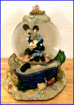 Disney Mickey & Minnie Mouse By The Beautiful Sea Beach Musical Snow Globe