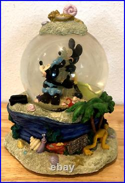 Disney Mickey & Minnie Mouse By The Beautiful Sea Beach Musical Snow Globe