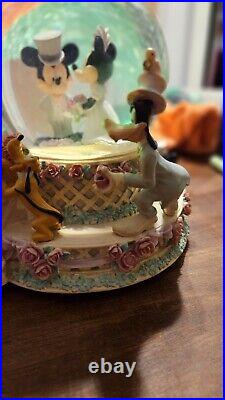 Disney Mickey & Minnie Wedding Cake Musical Snow Globe Plays Wedding March