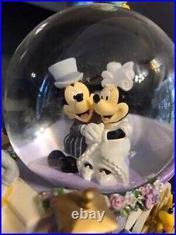 Disney Mickey & Minnie Wedding CakeTopper Coach Musical Snow Globe Just Married
