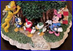 Disney Mickey Mouse And Friends Picnic Let's Go Fly A Kite Musical Snow Globe