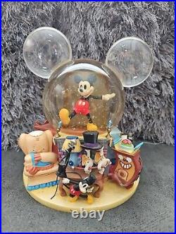 Disney Minnie Yoo Hoo Musical Snow Globe