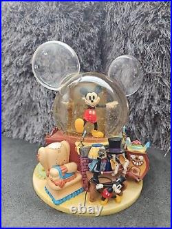 Disney Minnie Yoo Hoo Musical Snow Globe