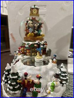 Disney Musical Snow Globe Christmas 1999 Mickey Mouse Donald Duck Lights Moving