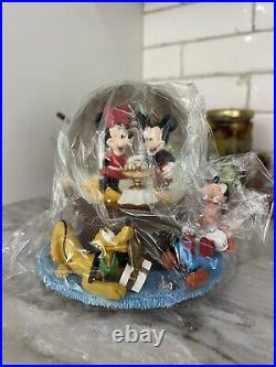 Disney Musical Snow Globe Oh Chanukah Mickey & Pals Lighting Menorah