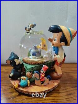 Disney Pinocchio Musical Snow Globe with Figueroa and Jiminy cricket vintage