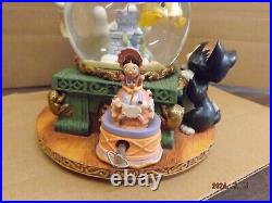 Disney Pinocchio Toyland Fishbowl Cleo Figoro Musical Snow Globe