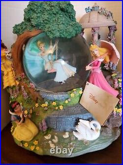 Disney Princess Enchanted Garden Musical Snow Globe Cinderella Belle Snow White