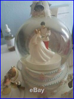 Disney Princesses Wedding Cake Animated Musical Snow Globe (Final Price)