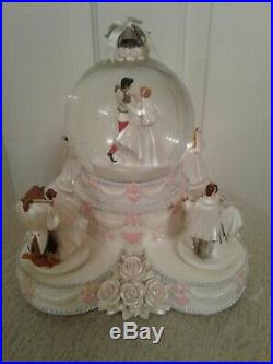 Disney Princesses Wedding Cake Musical Snow Globe