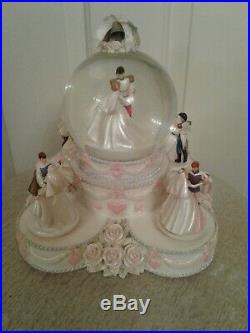Disney Princesses Wedding Cake Musical Snow Globe