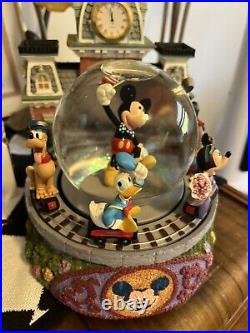 Disney Rare mickey and friends main staion musical snow globe Clock Zip A Dee