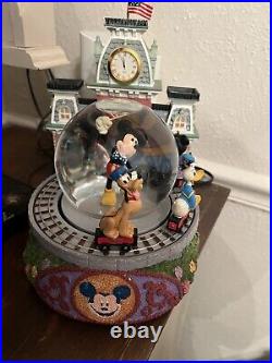 Disney Rare mickey and friends main staion musical snow globe Clock Zip A Dee