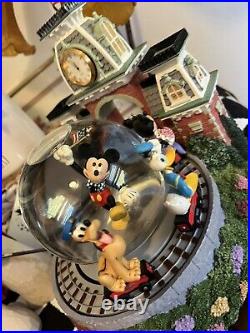 Disney Rare mickey and friends main staion musical snow globe Clock Zip A Dee