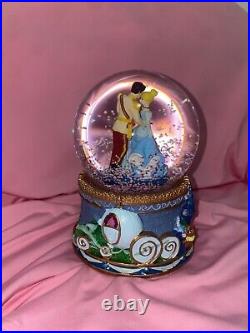 Disney Snow Globe plays music