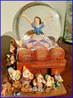 Disney Snow White & the Seven Dwarfs Waking Up Snow Globe Music & Light Up Box
