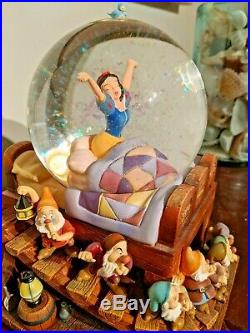 Disney Snow White & the Seven Dwarfs Waking Up Snow Globe Music & Light Up Box
