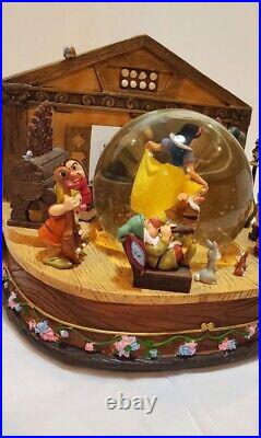 Disney Store Musical Snow Globe Snow White & The Seven Dwarfs Spinning Center