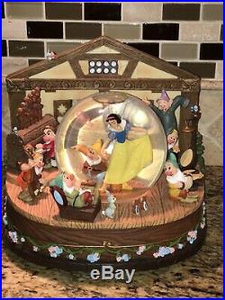 Disney Store Rotating Musical Snow Globe Snow White Seven Dwarfs Original Box