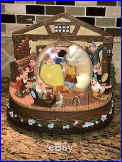 Disney Store Rotating Musical Snow Globe Snow White Seven Dwarfs Original Box