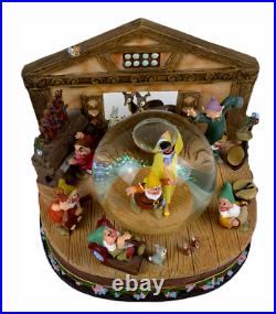 Disney Store Snow White and the Seven Dwarfs Music Box Snow Globe Rare With Box