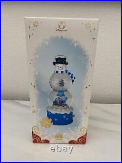 Disney Store Snowman Snow Globe Music Box 13 1/2H Pooh Christmas