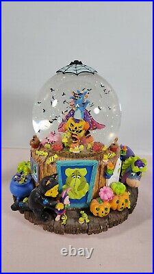 Disney Store Winnie the Pooh Halloween Tiggers Haunted House Musical Snow Globe